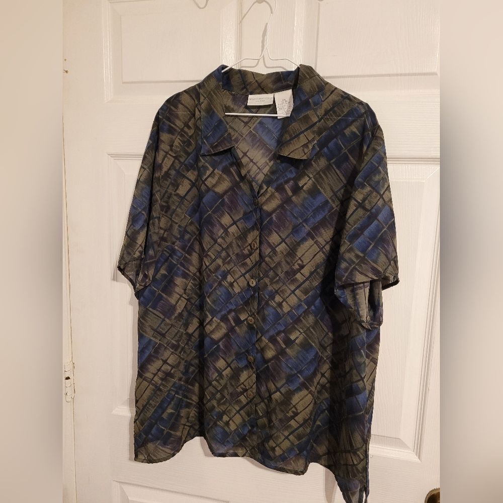 ‎Beautiful classy abstract art top